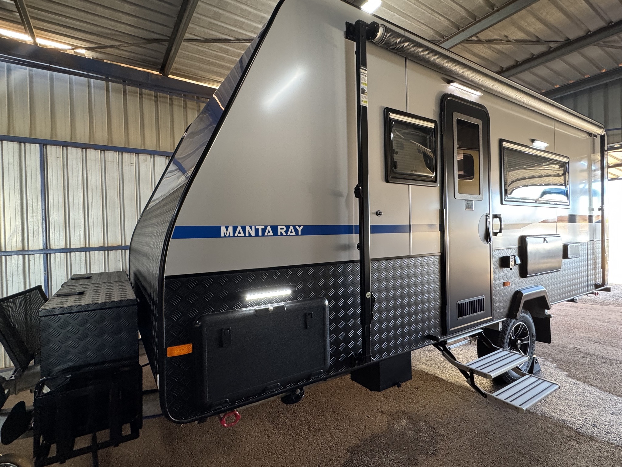 MR16E ADV MY24 | 16ft Manta Ray Ensuite Offroad
