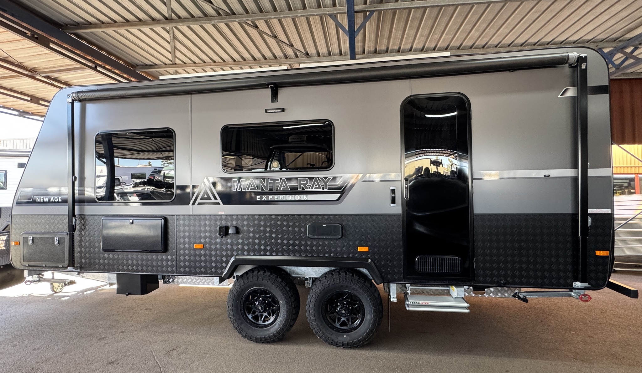 MR19ER EXP MY25 | 19ft Manta Ray Rear Door Ensuite Expedition