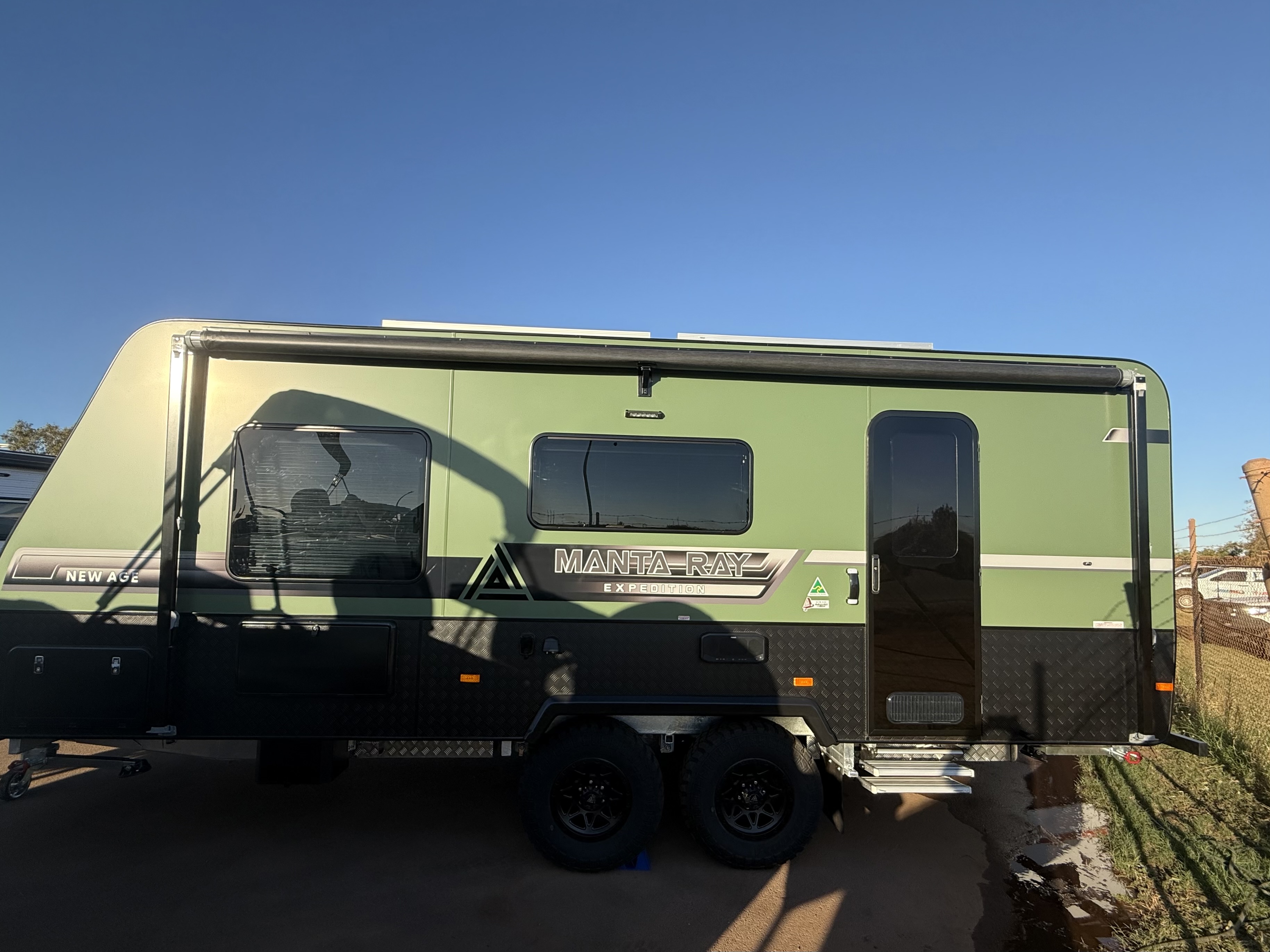 MR19ER EXP MY25 | 19ft Manta Ray Ensuite Rear Door Expedition