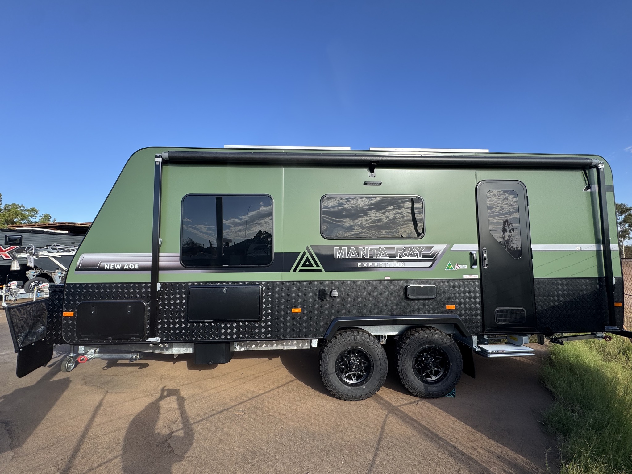 MR19ER EXP MY25 | 19ft Manta Ray Expedition)